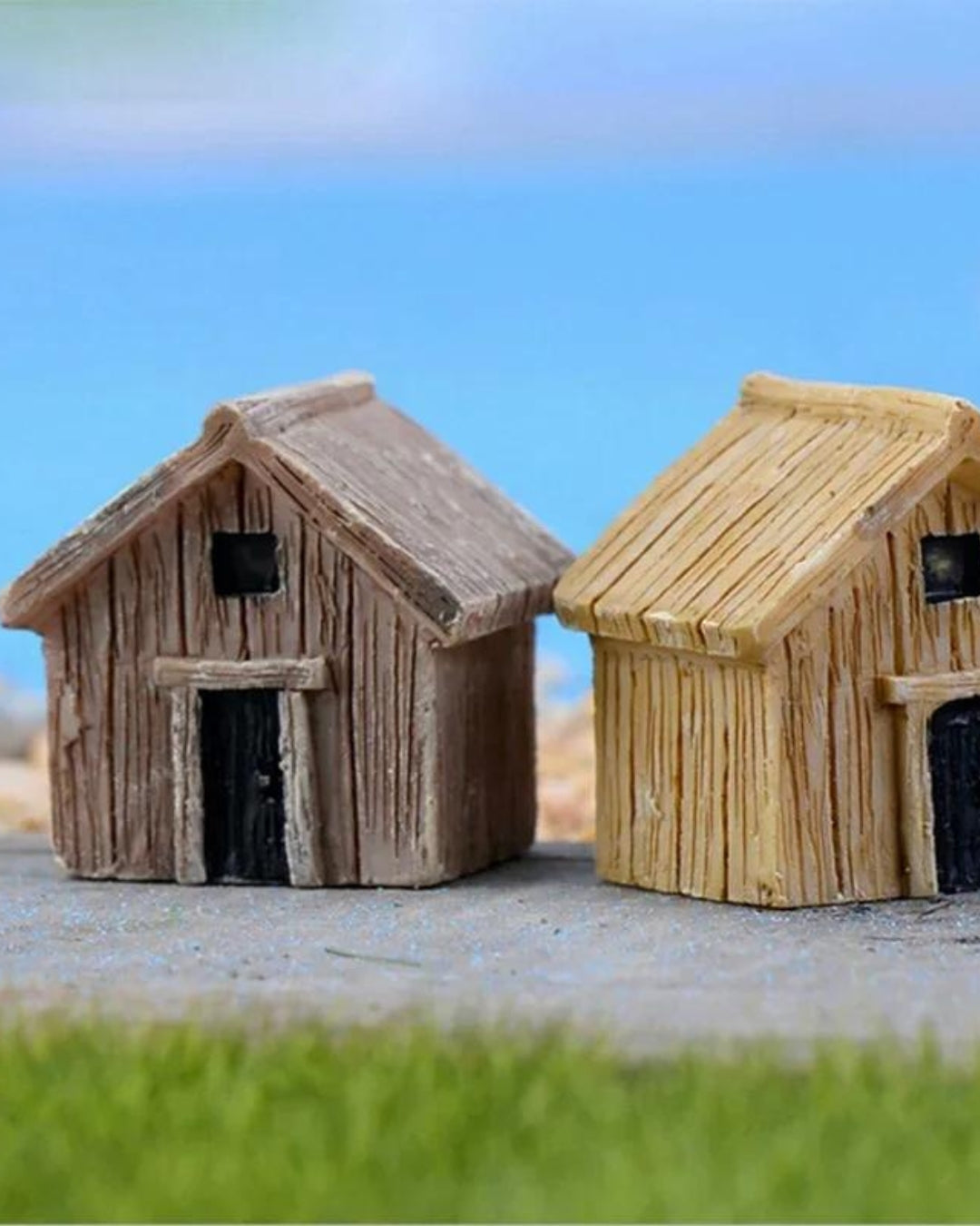 Wooden Hut (Set of 2) Miniature Set